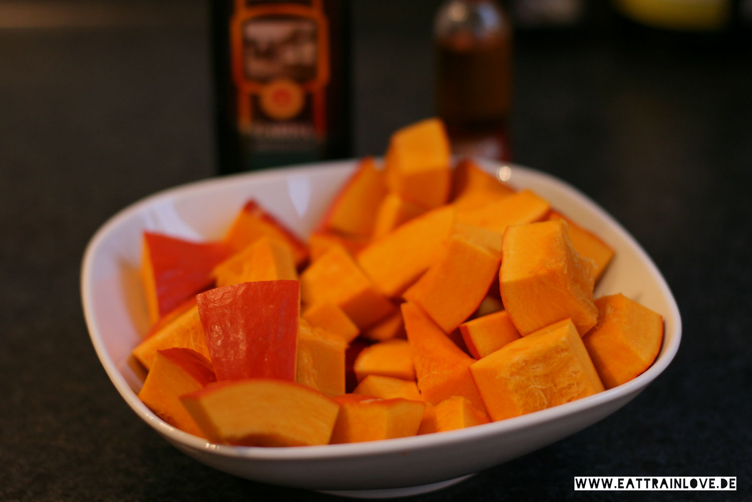 Clean Eating Rezept: Vegane Kürbis-Süßkartoffel-Suppe mit Majoran - EAT ...