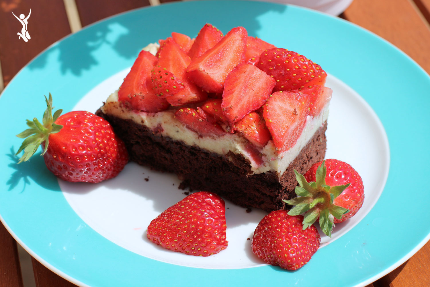 Clean-Baking-Rezept mit Erdbeeren: Vegane Erdbeer-Brownies - EAT TRAIN LOVE