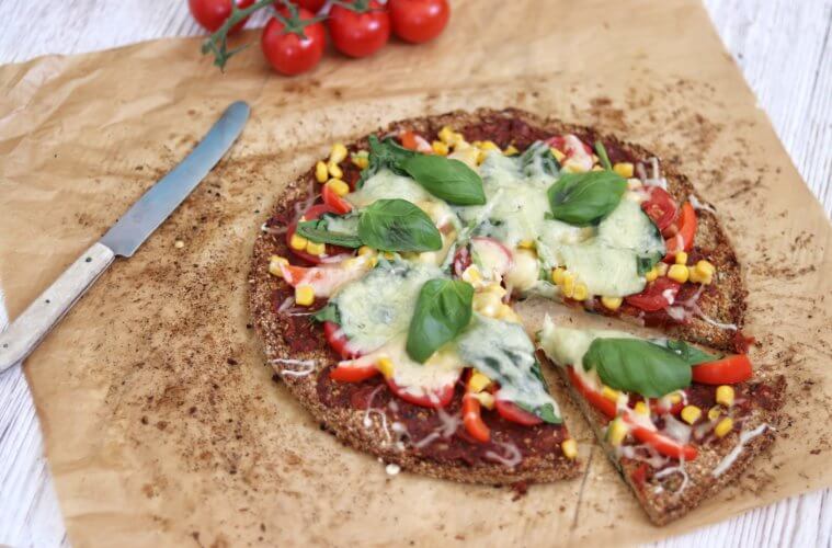 Glutenfreies Pizzarezept: Knusprige Blumenkohl-Pizza | EAT TRAIN LOVE