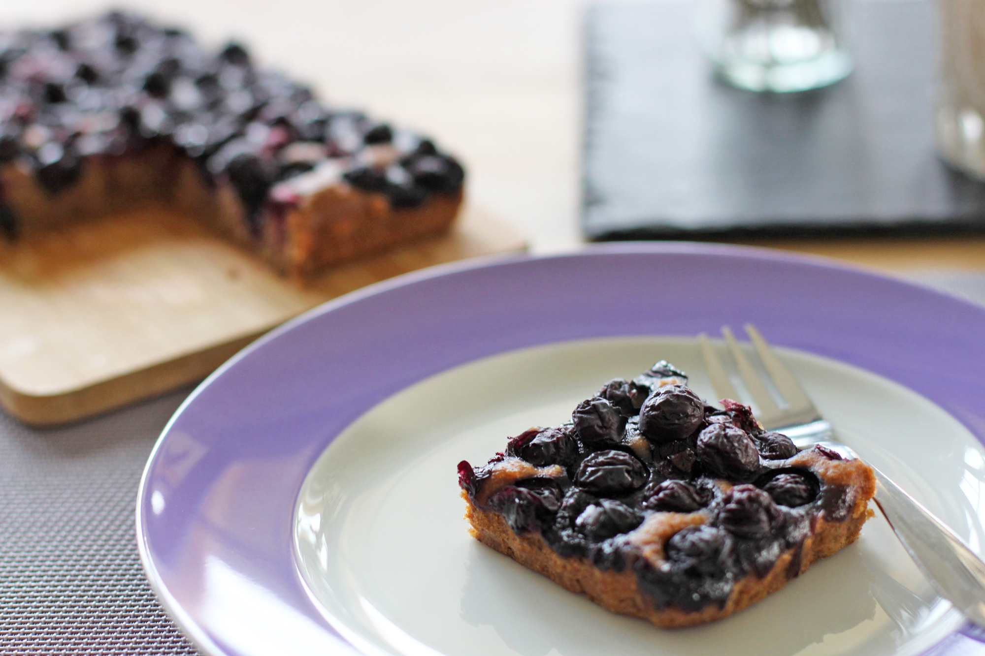 Saftiger Beerenkuchen mit Buchweizen - vegan und glutenfrei - EAT TRAIN ...